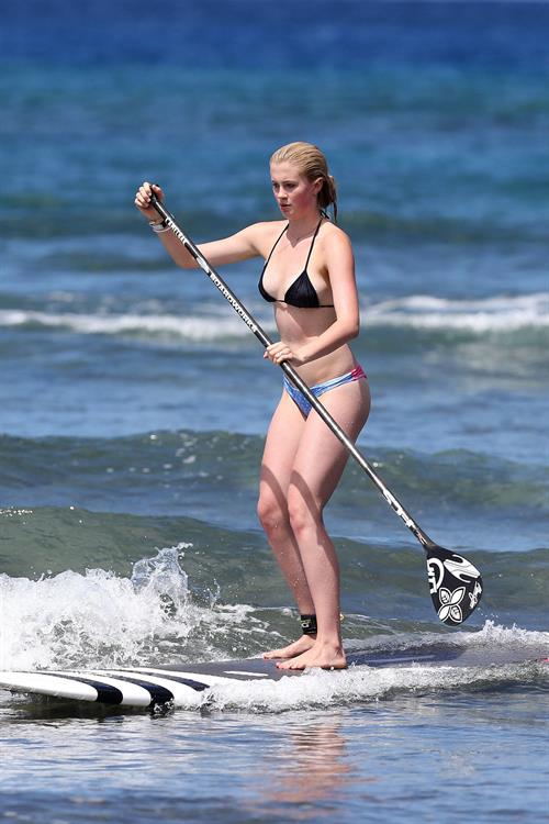 Ireland Baldwin goes paddle-boarding in Hawaii with her boyfriend Slater Trout May 26, 2013 