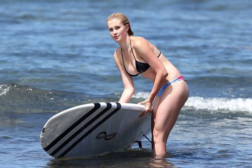 Ireland Baldwin goes paddle-boarding in Hawaii with her boyfriend Slater Trout May 26, 2013 