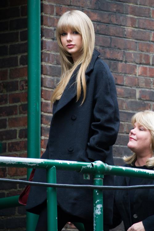 Taylor Swift rehearsal candids for 2013 Victoria’s Secret Fashion Show in New York, November 12, 2013 