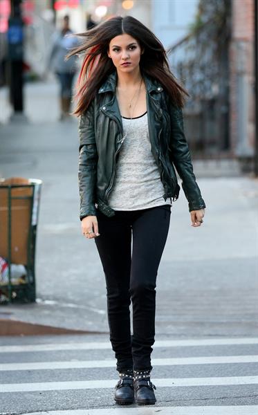 Victoria Justice – “Eye Candy” set in New York 11/13/13  