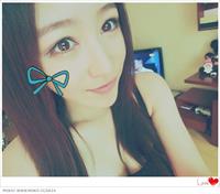 Ren Ying taking a selfie