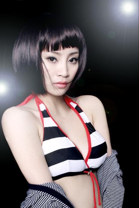 Shao Lu Ya in a bikini