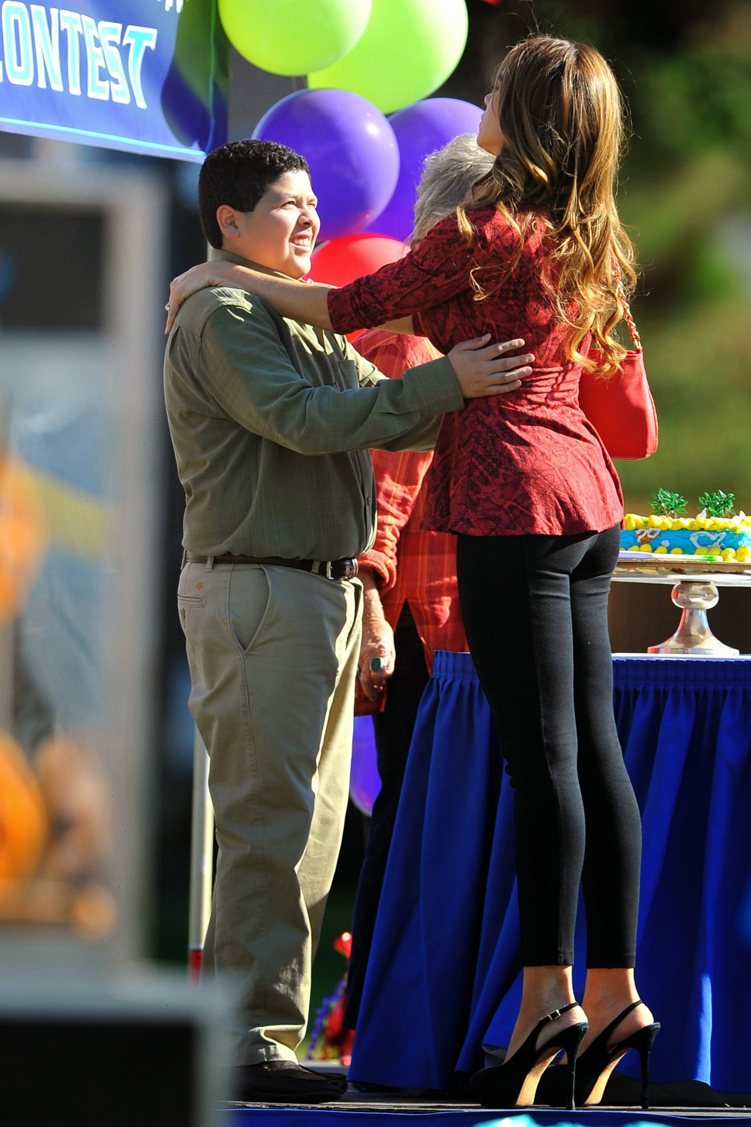 Sofia Vergara – “Modern Family” set candids, LA 10/17/13  