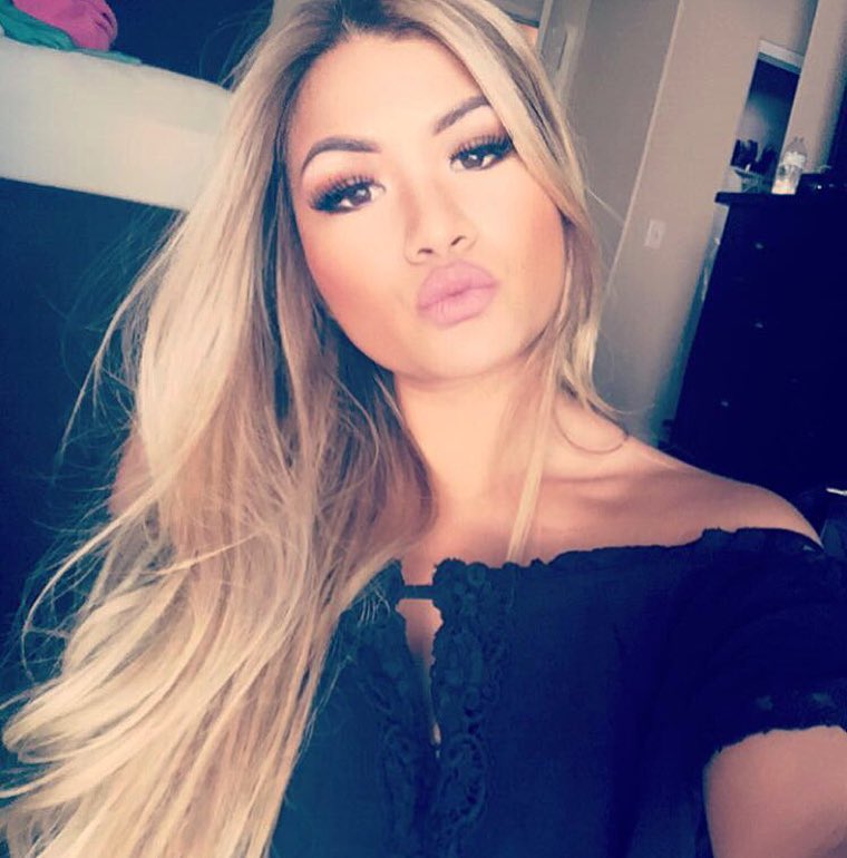 Jojo Babie taking a selfie