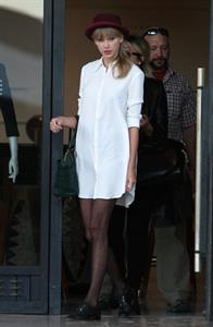 Taylor Swift – Barneys New York in Beverly Hills 9/29/13  