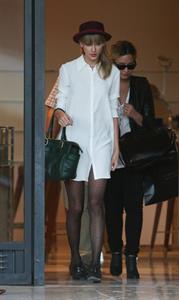 Taylor Swift – Barneys New York in Beverly Hills 9/29/13  