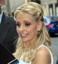 Sarah Michelle Gellar Visits  Late Show With David Letterman  - New York, Oct. 1, 2013 