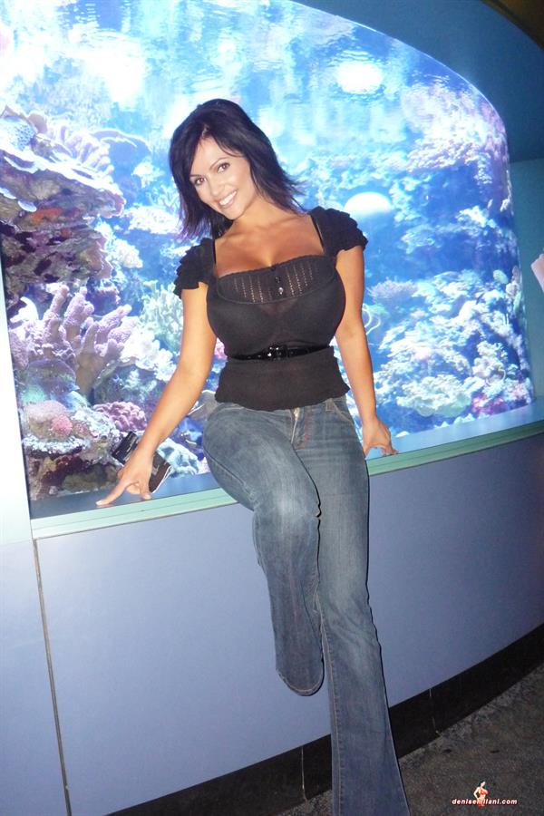 Denise Milani Snapshots - Aquarium