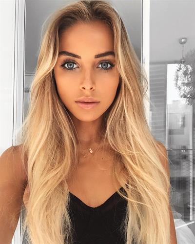 Chiara Bransi taking a selfie