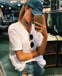 Claudia Valentina taking a selfie