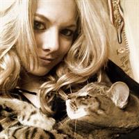 Alexa Knierim taking a selfie