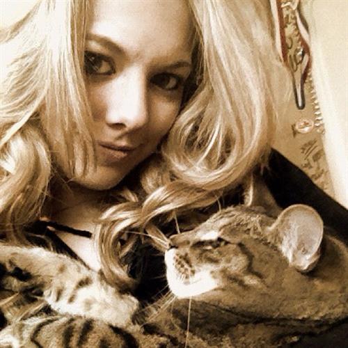 Alexa Knierim taking a selfie