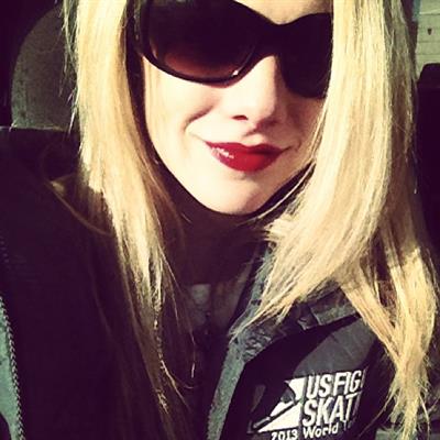 Alexa Knierim taking a selfie