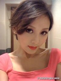 Jeana Ho taking a selfie