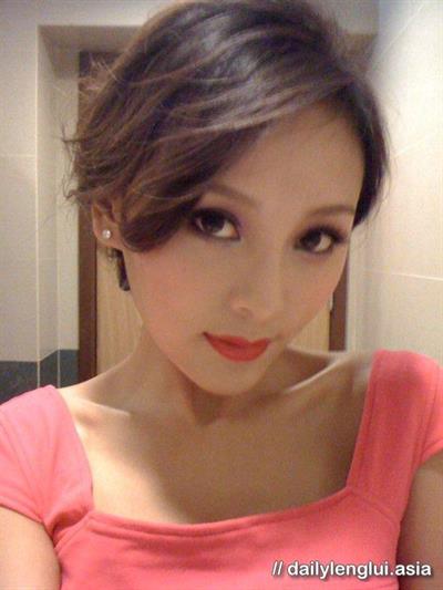 Jeana Ho taking a selfie