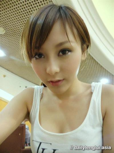 Jeana Ho taking a selfie