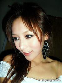 Jeana Ho taking a selfie