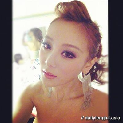 Jeana Ho taking a selfie