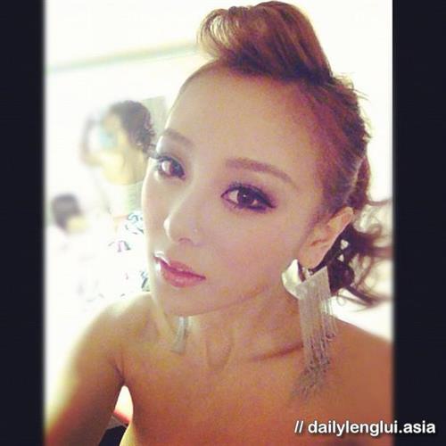 Jeana Ho taking a selfie