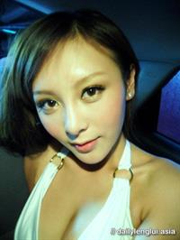 Jeana Ho taking a selfie