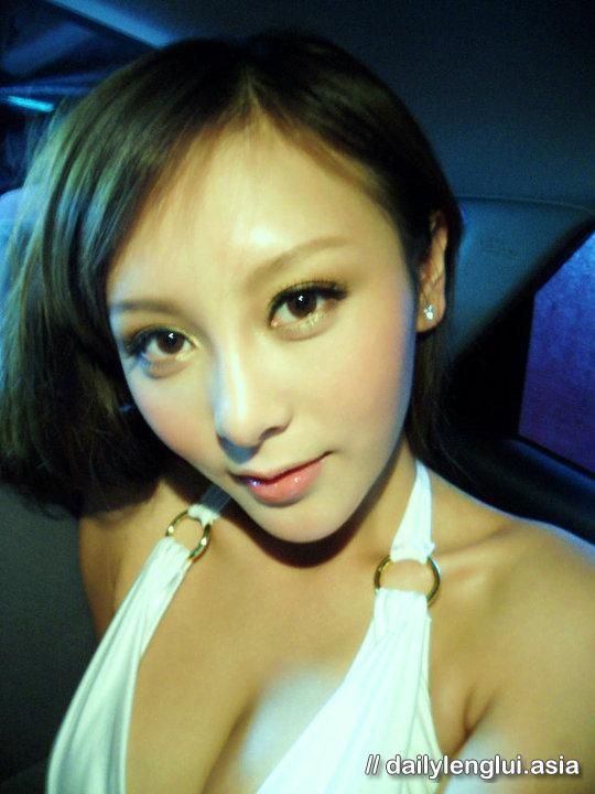 Jeana Ho taking a selfie