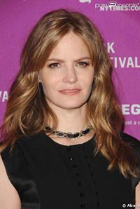 Jennifer Jason Leigh