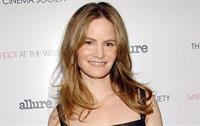 Jennifer Jason Leigh