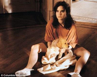 Jennifer Jason Leigh