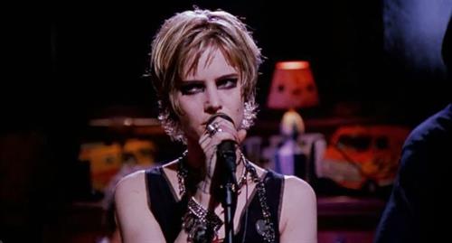 Jennifer Jason Leigh