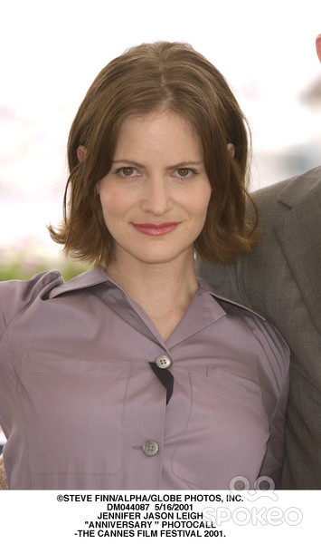 Jennifer Jason Leigh