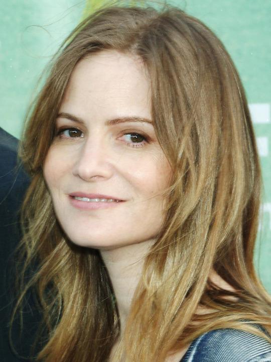 Jennifer Jason Leigh