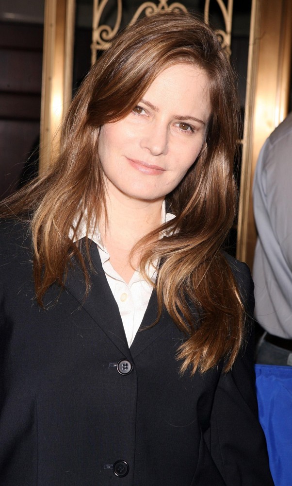 Jennifer Jason Leigh