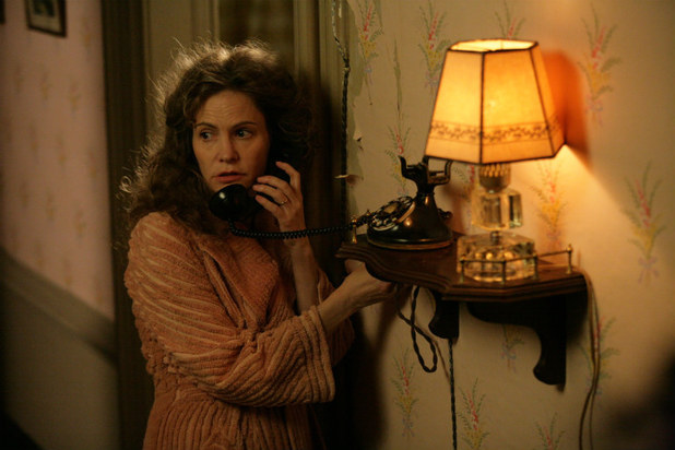 Jennifer Jason Leigh