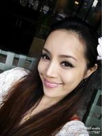 Estrella Lin taking a selfie