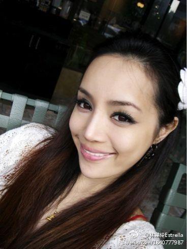 Estrella Lin taking a selfie