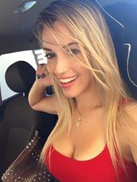 Kelly Hanks Selfie Pictures Kelly Hanks taking a selfie