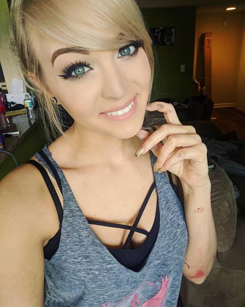 Danielle DeNicola taking a selfie