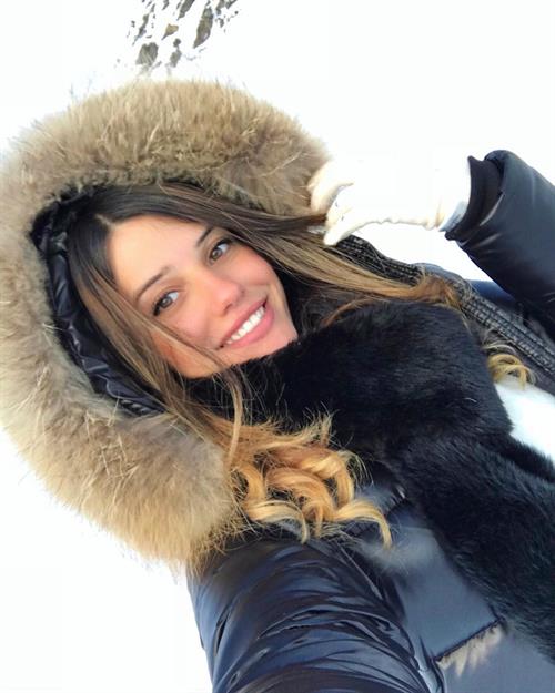 Linoy Sror taking a selfie