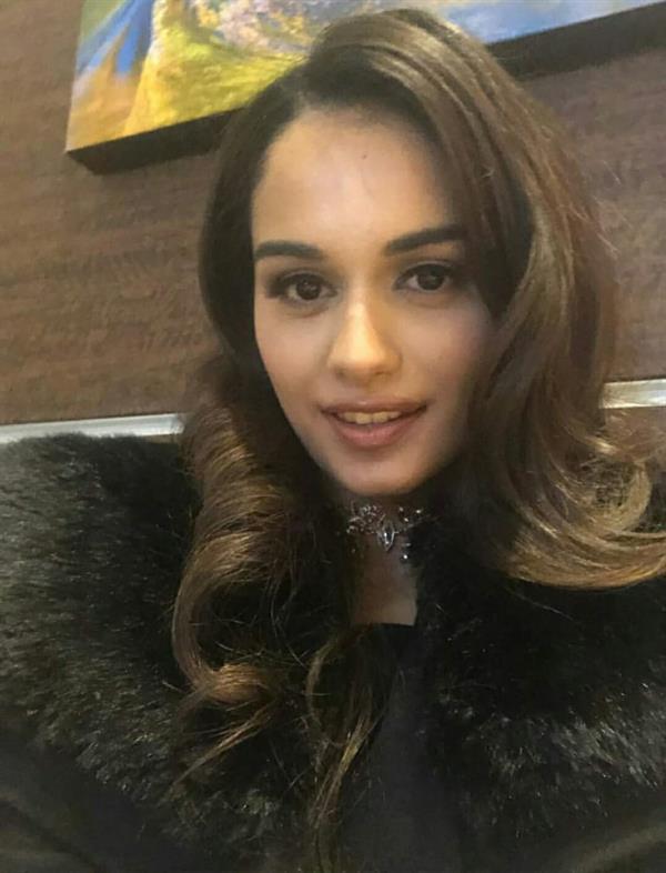 Manushi Chhillar taking a selfie