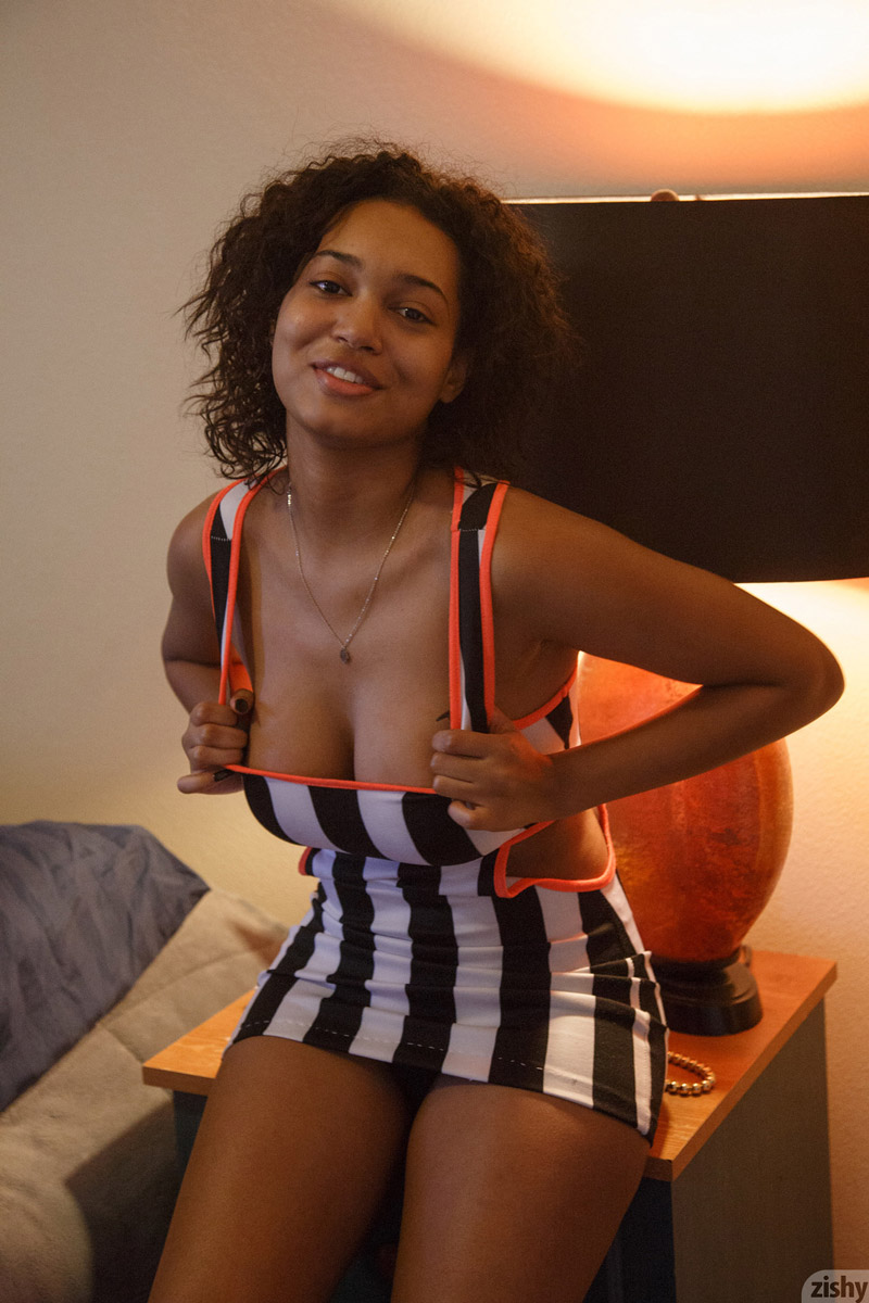 Noelle Monique Stripping Naked