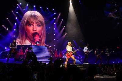 Taylor Swift  Red  Tour - Concert at the Staples Center in Los Angeles - August 19, 2013 