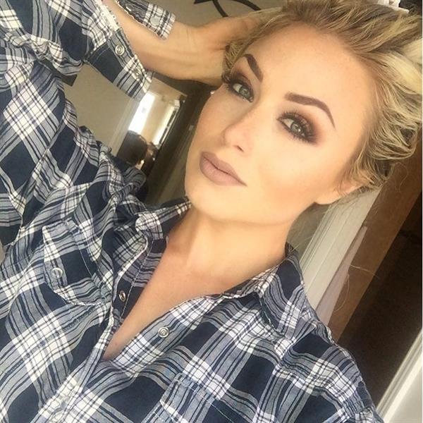 Dianna Dahlgren taking a selfie