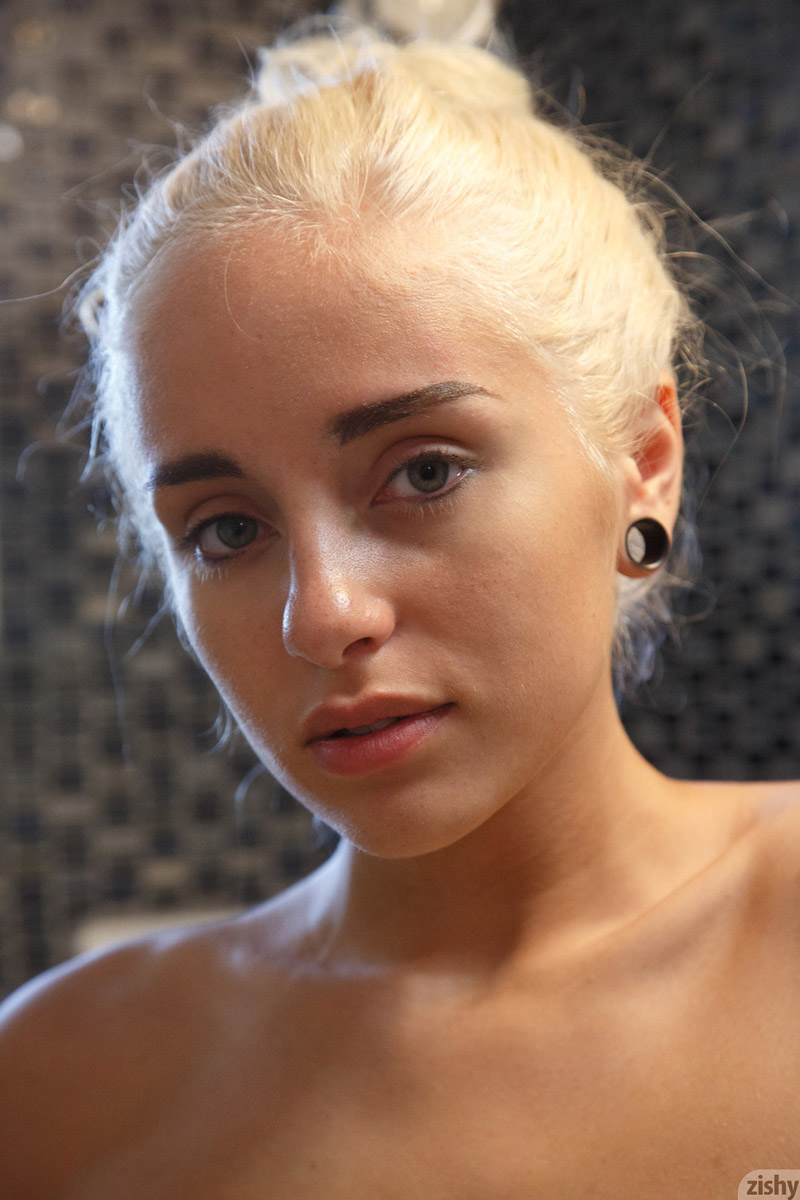 Naomi Woods Tiny Nude Blonde