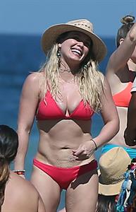 Hilary Duff sexy bikini pics