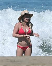 Hilary Duff sexy bikini pics