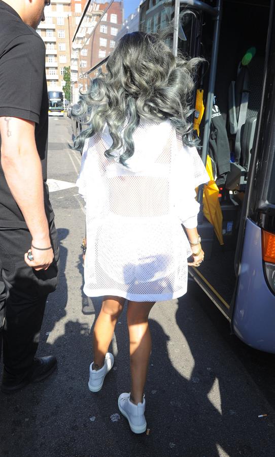 Rihanna - Arrives at her concert in the LG Arena Birmingham in Birmingham (16.07.2013) 