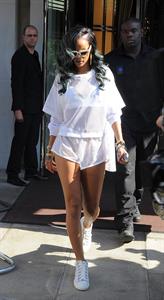 Rihanna - Arrives at her concert in the LG Arena Birmingham in Birmingham (16.07.2013) 