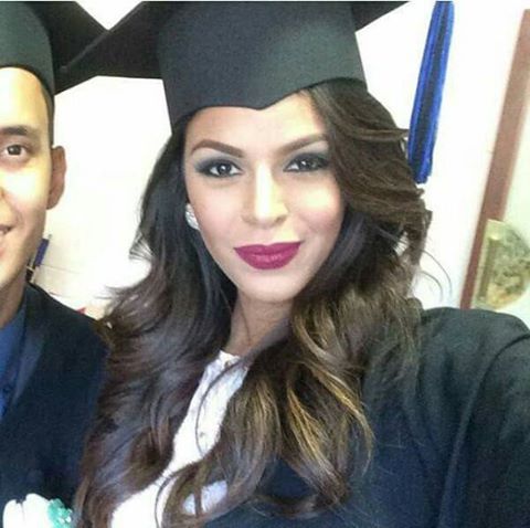 Keysi Sayago taking a selfie