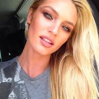 Candice Swanepoel taking a selfie