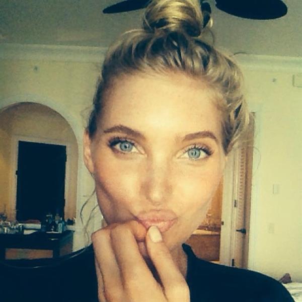 Elsa Hosk taking a selfie